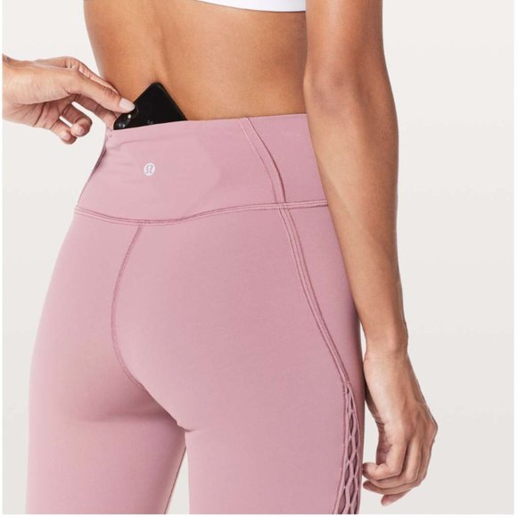 Lululemon Love Knot Crop *15" Figue 4 - Picture 5 of 14